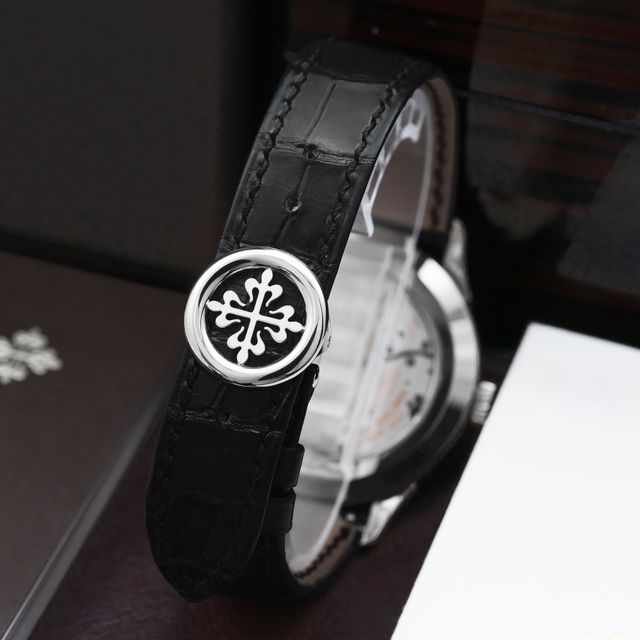 Patek Philippe World Time 5230G-001 Image 3